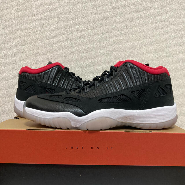 NIKE(ナイキ)のNIKE AIR JORDAN 11 LOW IE BRED 28.5㎝ メンズの靴/シューズ(スニーカー)の商品写真