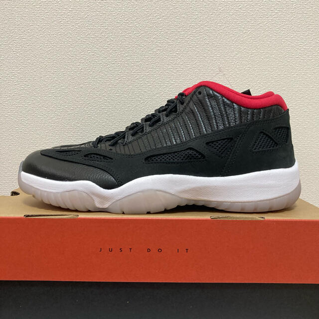 NIKE(ナイキ)のNIKE AIR JORDAN 11 LOW IE BRED 28.5㎝ メンズの靴/シューズ(スニーカー)の商品写真