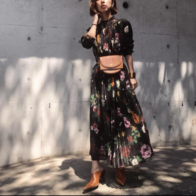 Ameri VINTAGE(アメリヴィンテージ)のAmeri VINTAGE COCO FLOWER DRESS レディースのワンピース(ロングワンピース/マキシワンピース)の商品写真