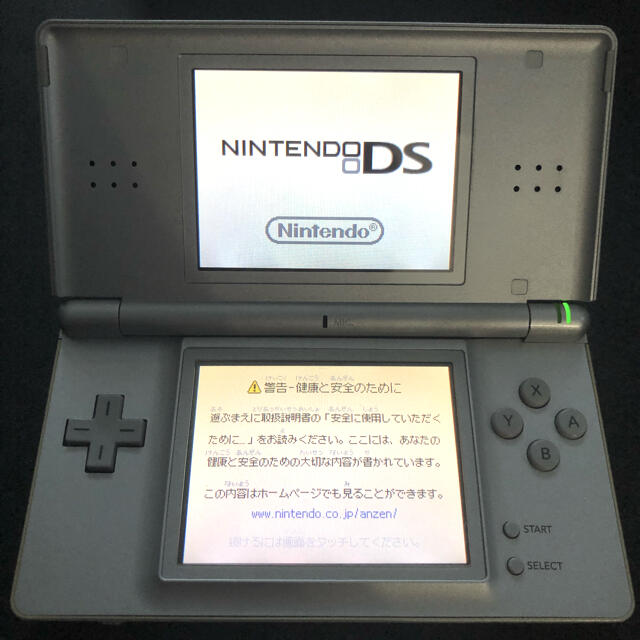 ニンテンドーDS(ニンテンドーDS)のNintendo DS lite 本体+充電器 シルバー エンタメ/ホビーのゲームソフト/ゲーム機本体(携帯用ゲーム機本体)の商品写真