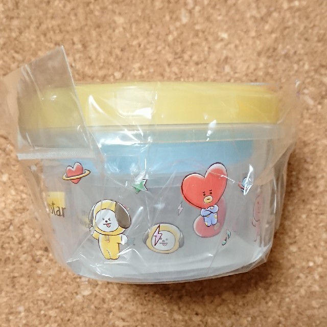 防弾少年団(BTS)(ボウダンショウネンダン)のBT21 ラウンドコンテナ2個セットランチボックス 入れ子式    BTS  インテリア/住まい/日用品のキッチン/食器(弁当用品)の商品写真