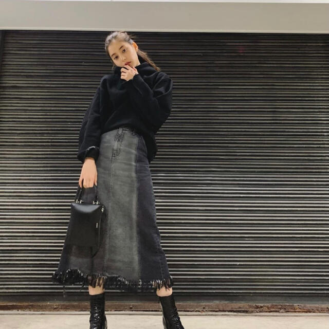 Ameri VINTAGE(アメリヴィンテージ)の新木優子着用　Ameri vintage RAGGED DENIM SKIRT レディースのスカート(ロングスカート)の商品写真