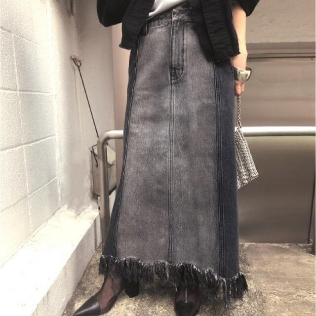 Ameri VINTAGE(アメリヴィンテージ)の新木優子着用　Ameri vintage RAGGED DENIM SKIRT レディースのスカート(ロングスカート)の商品写真
