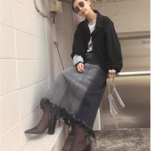 Ameri VINTAGE(アメリヴィンテージ)の新木優子着用　Ameri vintage RAGGED DENIM SKIRT レディースのスカート(ロングスカート)の商品写真