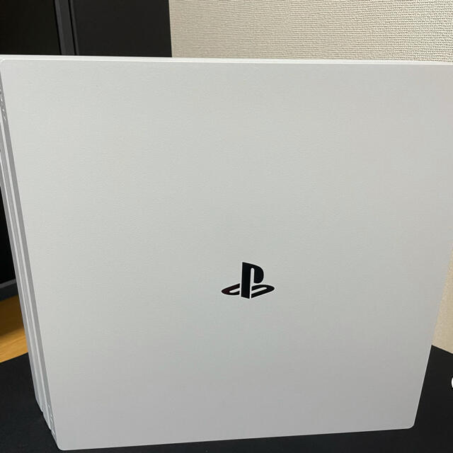 PlayStation4(プレイステーション4)のPlayStation4 Pro グレイシャー・ホワイト 1TB エンタメ/ホビーのゲームソフト/ゲーム機本体(家庭用ゲーム機本体)の商品写真