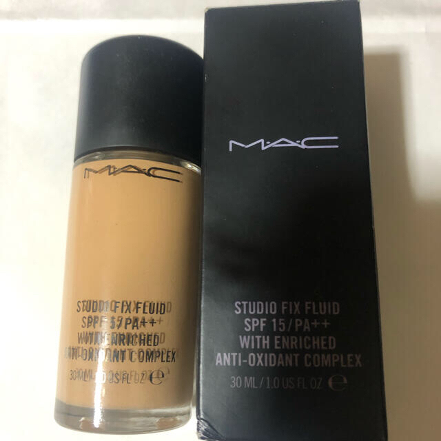 MAC(マック)のM・A・C  スタジオフィックスフルイッド　SPF15 NC30 コスメ/美容のベースメイク/化粧品(ファンデーション)の商品写真