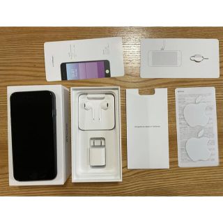 アイフォーン(iPhone)のやすさん専用apple care加入有 美品 iphonese第二世代 64GB(スマートフォン本体)