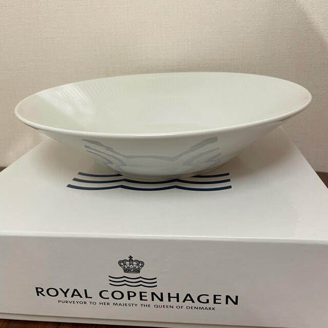 ROYAL COPENHAGEN(ロイヤルコペンハーゲン)のちーちゃんさん専用　ロイヤルコペンハーゲン　ホワイトフルーテッド　24cm インテリア/住まい/日用品のキッチン/食器(食器)の商品写真