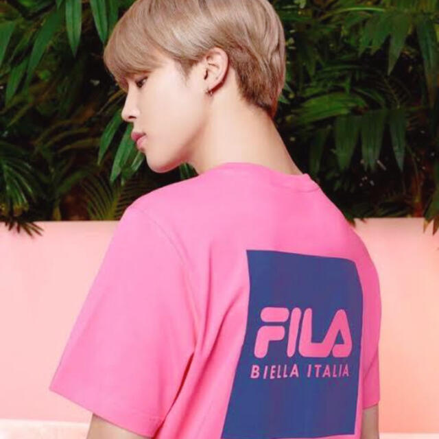 防弾少年団(BTS)(ボウダンショウネンダン)のBTS FILA コラボTシャツ レディースのトップス(Tシャツ(半袖/袖なし))の商品写真