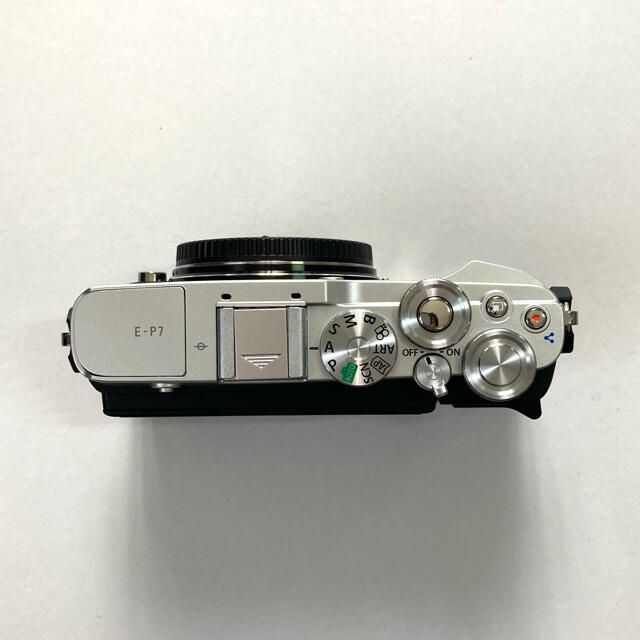 OLYMPUS(オリンパス)のOLYMPUS  PEN E-P7 スマホ/家電/カメラのカメラ(ミラーレス一眼)の商品写真