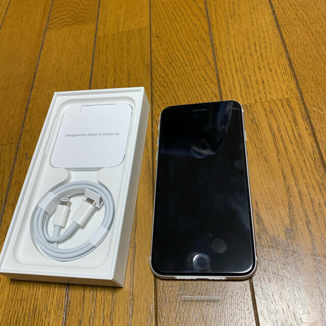 iPhone(アイフォーン)のiPhone se2 128GBホワイトsimフリー スマホ/家電/カメラのスマートフォン/携帯電話(携帯電話本体)の商品写真