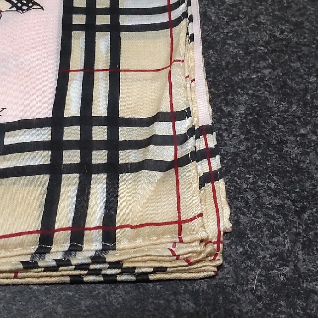 BURBERRY(バーバリー)の【シン様専用】【未使用】バーバリー 大判ハンカチ レディースのファッション小物(ハンカチ)の商品写真