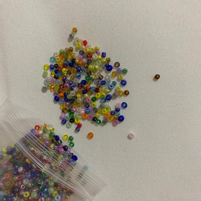 ミックス ガラスシードビーズ 1.8~3mm 40g アクセサリーの通販 by 's shop|ラクマ
