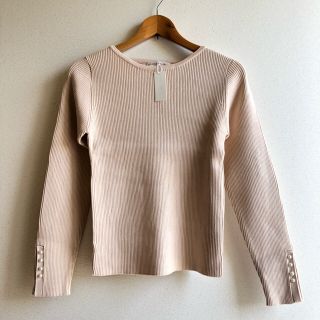 ナチュラルクチュール(natural couture)の【新品タグ付き】パール釦リブニット ライトベージュ ナイスクラップ(ニット/セーター)