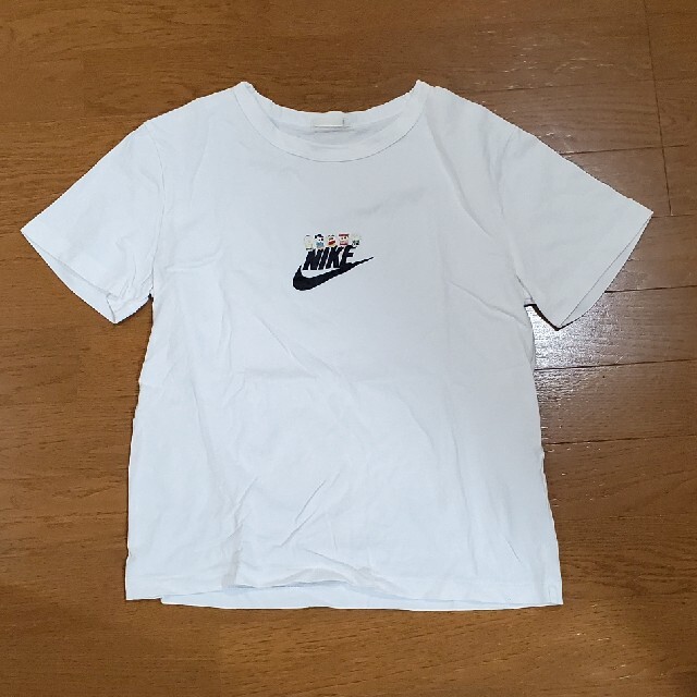 ベビークレヨンしんちゃんとNIKEコラボTシャツ   レディースのトップス(Tシャツ(半袖/袖なし))の商品写真