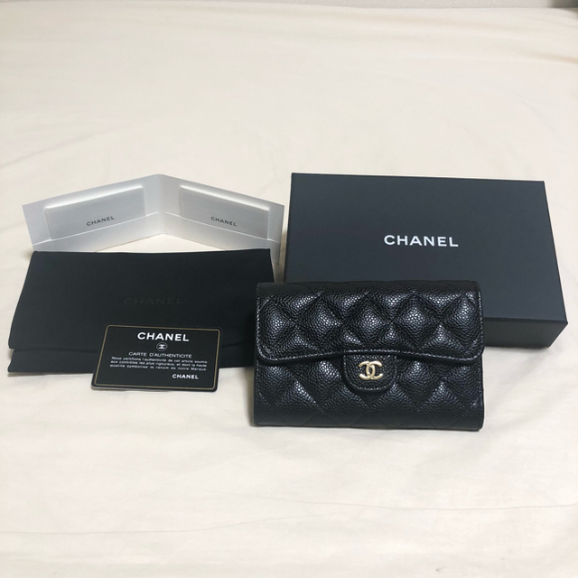 【新品】希少‼︎ CHANEL シャネル　クラシックミディアムフラップウォレット