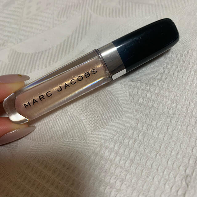 MARC JACOBS(マークジェイコブス)のマークジェイコブス　グロス　ミニサイズ　新品 コスメ/美容のベースメイク/化粧品(リップグロス)の商品写真