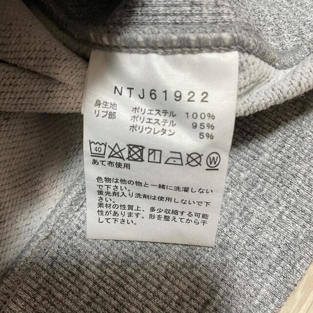 THE NORTH FACE(ザノースフェイス)のノースフェイス スクエアロゴクルー トレーナー NTJ61922 キッズ/ベビー/マタニティのキッズ服男の子用(90cm~)(ジャケット/上着)の商品写真