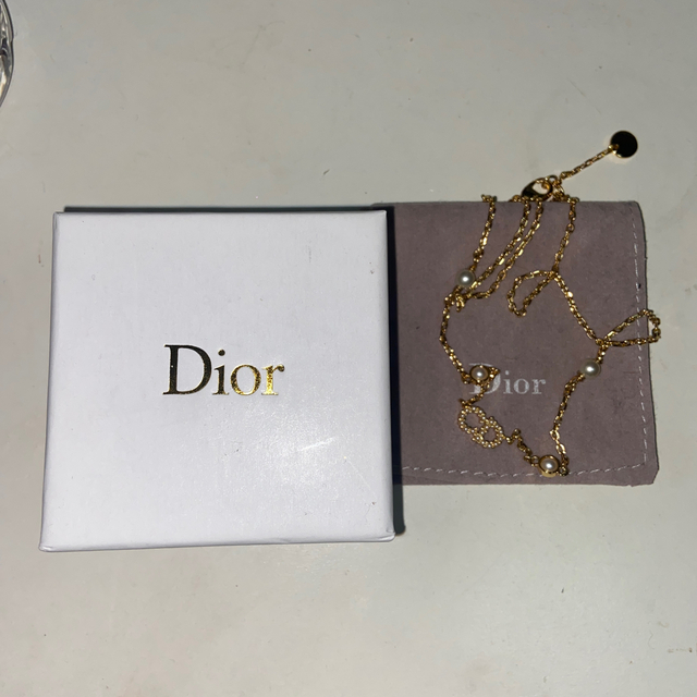 Dior(ディオール)の今月中で出品取り消し！！dior ネックレス パール     レディースのアクセサリー(ネックレス)の商品写真