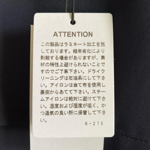 HYKE(ハイク)のHYKE ポリウレタン ラミネートコート　未使用　週末まで限定値下げ！ レディースのジャケット/アウター(ロングコート)の商品写真