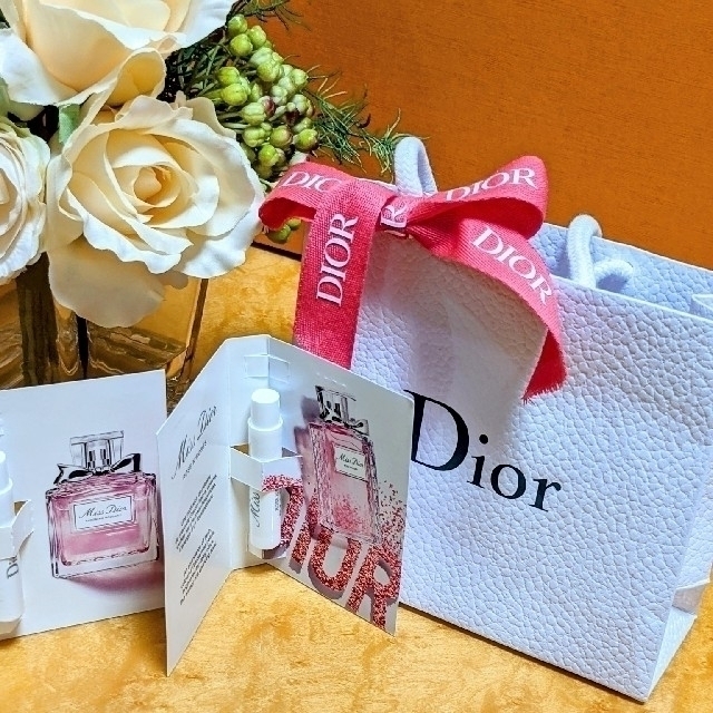 Dior(ディオール)のDiorミスディオールローズ＆ローズブルーミングブーケ♡ショッパー付き♡ コスメ/美容の香水(香水(女性用))の商品写真