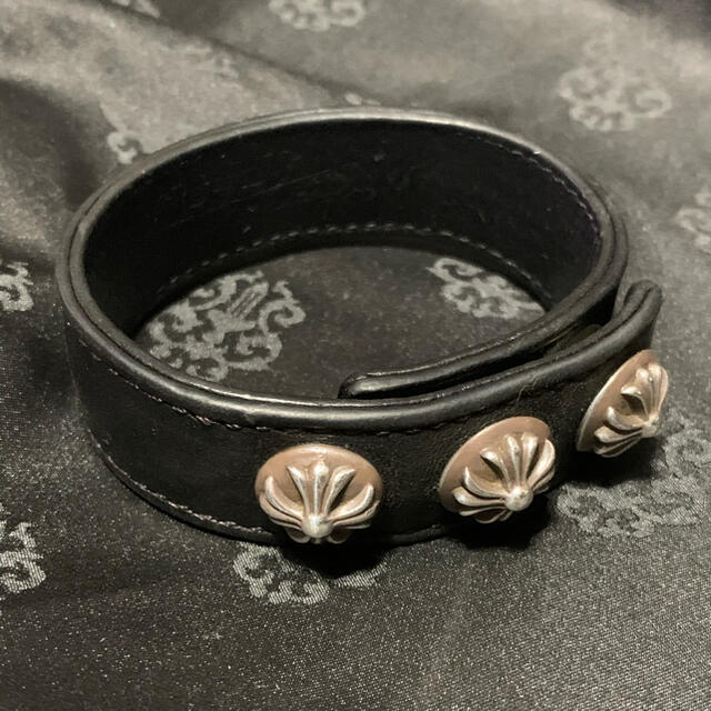 Chrome Hearts(クロムハーツ)のChrome Hearts 3ボタン2スナップ レザー ブレスレット メンズのアクセサリー(ブレスレット)の商品写真