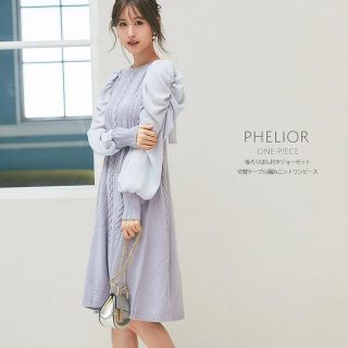 トッコ(tocco)の後ろりぼん付きジョーゼット切替ケーブル編みニットワンピース【phelior(ひざ丈ワンピース)