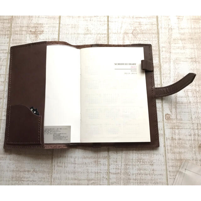 本革　猫　B6スケジュール帳カバー ハンドメイドの文具/ステーショナリー(ブックカバー)の商品写真