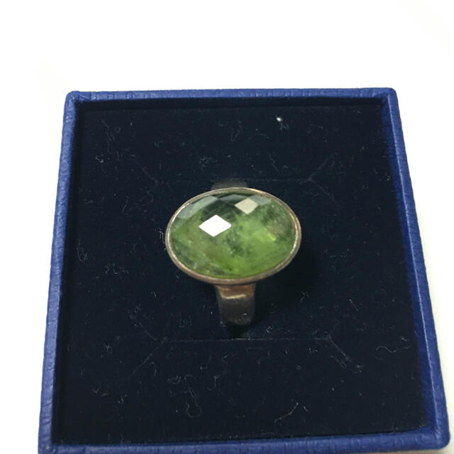値下げ致しました　天然石　ペリドット　指輪　14.5号 レディースのアクセサリー(リング(指輪))の商品写真