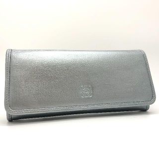 ロエベ(LOEWE)の【美品】ロエベ 二つ折り長財布 レザー シルバー(財布)