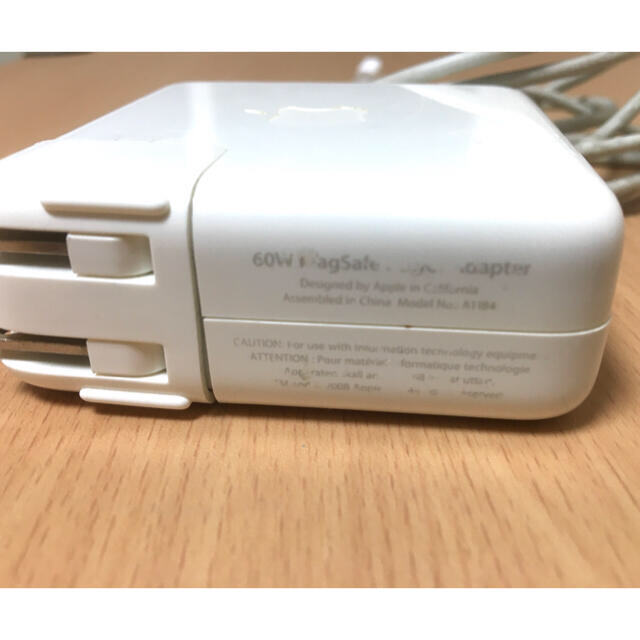 Mac (Apple)(マック)のMacBook 充電器 スマホ/家電/カメラのスマートフォン/携帯電話(バッテリー/充電器)の商品写真