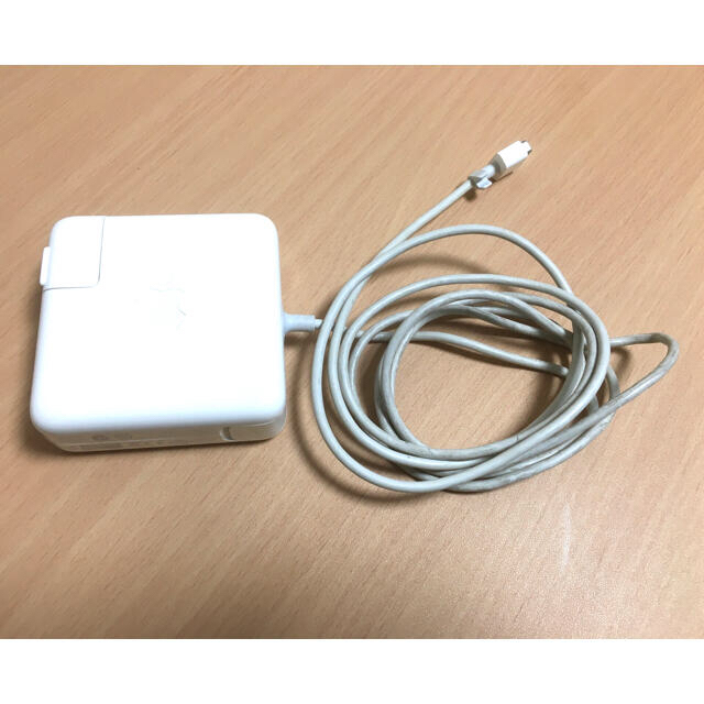 Mac (Apple)(マック)のMacBook 充電器 スマホ/家電/カメラのスマートフォン/携帯電話(バッテリー/充電器)の商品写真