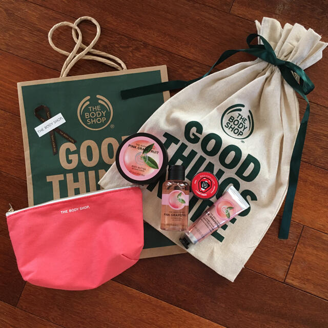 THE BODY SHOP(ザボディショップ)のTHE BODY SHOP ピンクグレープフルーツ ポーチギフト コスメ/美容のボディケア(バスグッズ)の商品写真