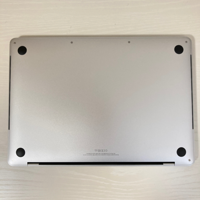 Mac (Apple)(マック)の【超美品】MacBook Pro 13inch 2019　シルバー 512GB  スマホ/家電/カメラのPC/タブレット(ノートPC)の商品写真