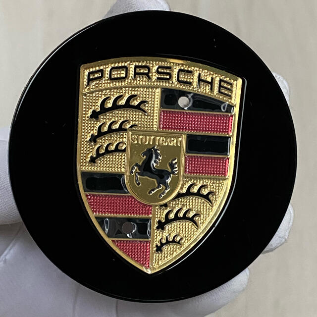 Porsche(ポルシェ)の並行輸入品ポルシェセンターキャップ ポリッシュブラックゴールド76mmわけあり 自動車/バイクの自動車(車種別パーツ)の商品写真