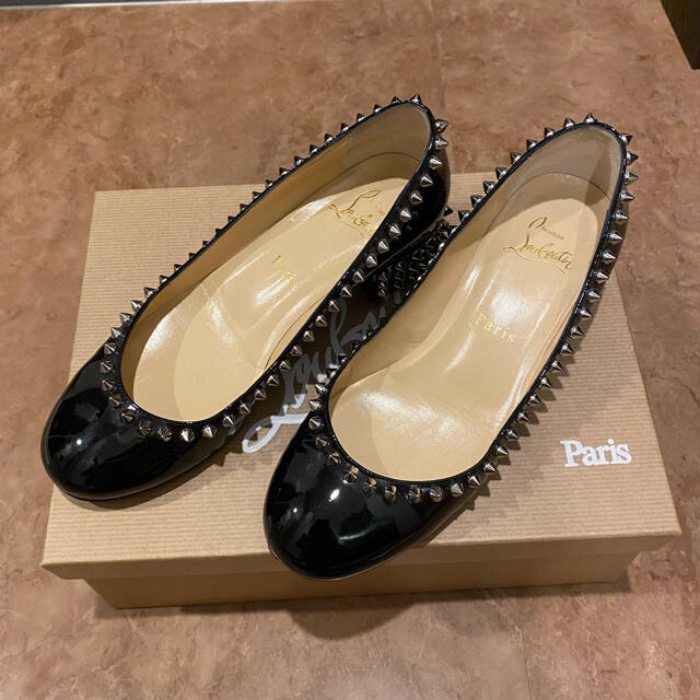 Christian Louboutin(クリスチャンルブタン)の極美品！Christian Louboutin スタッズローファー レディースの靴/シューズ(バレエシューズ)の商品写真