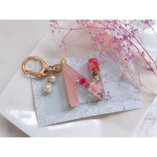 N♡現品販売です♡ドライフラワーのぷっくり♡イニシャルキーホルダー(キーホルダー/ストラップ)