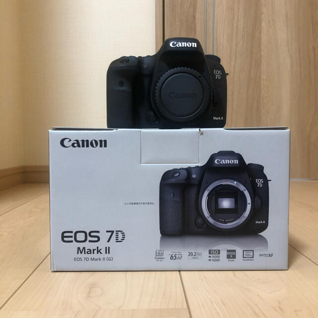 Canon(キヤノン)のCanon キヤノン EOS 7D Mark2 バッテリークリップ、レンズセット スマホ/家電/カメラのカメラ(デジタル一眼)の商品写真