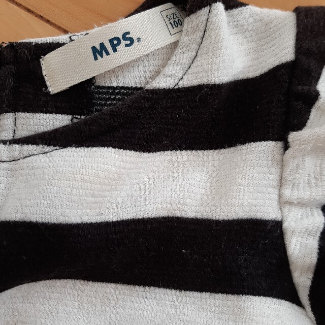 MPS(エムピーエス)のボーダー　フリル袖　ワンピース　100 白×黒　MPS キッズ/ベビー/マタニティのキッズ服女の子用(90cm~)(ワンピース)の商品写真