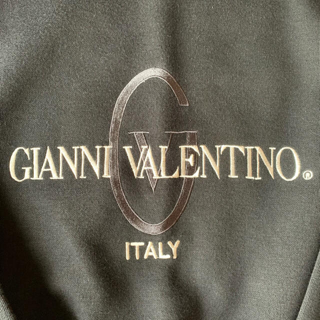 GIANNI VALENTINO(ジャンニバレンチノ)の【新品・タグ付き】ジャンニヴァレンチノ トレーナー 刺繍 ビッグロゴ メンズのトップス(スウェット)の商品写真