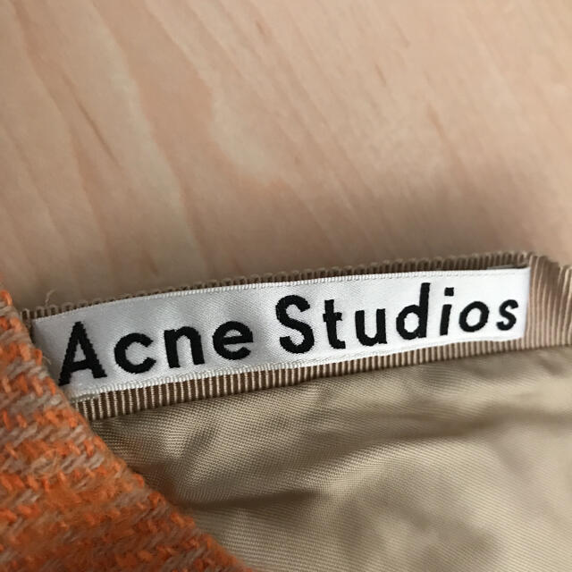 ACNE(アクネ)のアクネストゥディオズ　ACNE シルク混モヘアミニスカート　ツイード風 レディースのスカート(ミニスカート)の商品写真