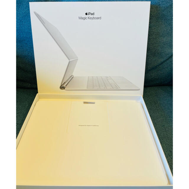 Apple(アップル)のiPad pro Magic Keyboard 12.9インチ　第5世代　白 スマホ/家電/カメラのスマホアクセサリー(iPadケース)の商品写真