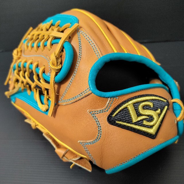 Louisville Slugger(ルイスビルスラッガー)の新品　ルイスビルスラッガー　硬式　外野手グローブ　左投げ　台湾製 スポーツ/アウトドアの野球(グローブ)の商品写真