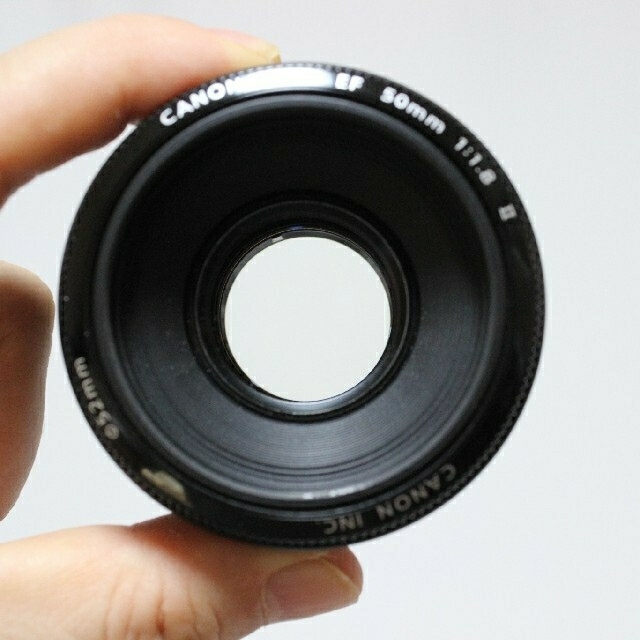 Canon(キヤノン)のCANON 単焦点レンズ EF50mm f/1.8Ⅱ 純正フード付き スマホ/家電/カメラのカメラ(レンズ(単焦点))の商品写真