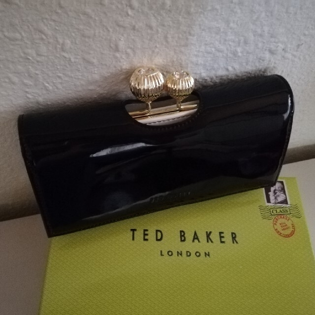 TED BAKER(テッドベイカー)のTed Baker エナメル長財布☆黒　 レディースのファッション小物(財布)の商品写真