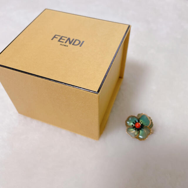 イヤーカフ⭐️フェンディ ゴールド アクセサリー 美品 箱付き 極上
