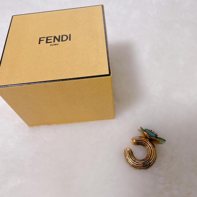 FENDI(フェンディ)のFENDI イヤーカフ フラワー レディースのアクセサリー(イヤーカフ)の商品写真