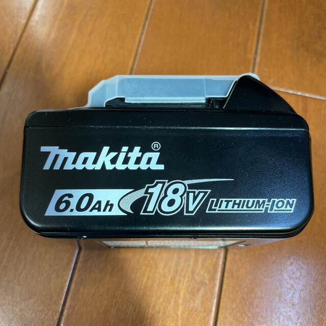 Makita(マキタ)のマキタバッテリーBL1860B/純正 スマホ/家電/カメラのスマートフォン/携帯電話(バッテリー/充電器)の商品写真