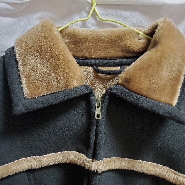EASTBOY(イーストボーイ)のダークグリーン　コート　ファー レディースのジャケット/アウター(毛皮/ファーコート)の商品写真
