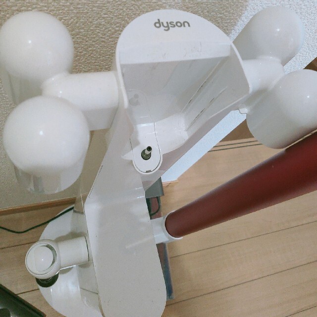 Dyson(ダイソン)のdyson v10 スマホ/家電/カメラの生活家電(掃除機)の商品写真